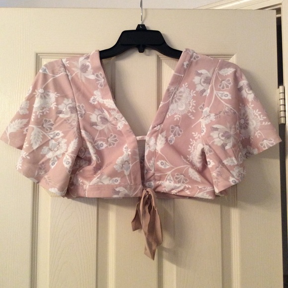 “NWT” White Closet Floral Top - Picture 2 of 4